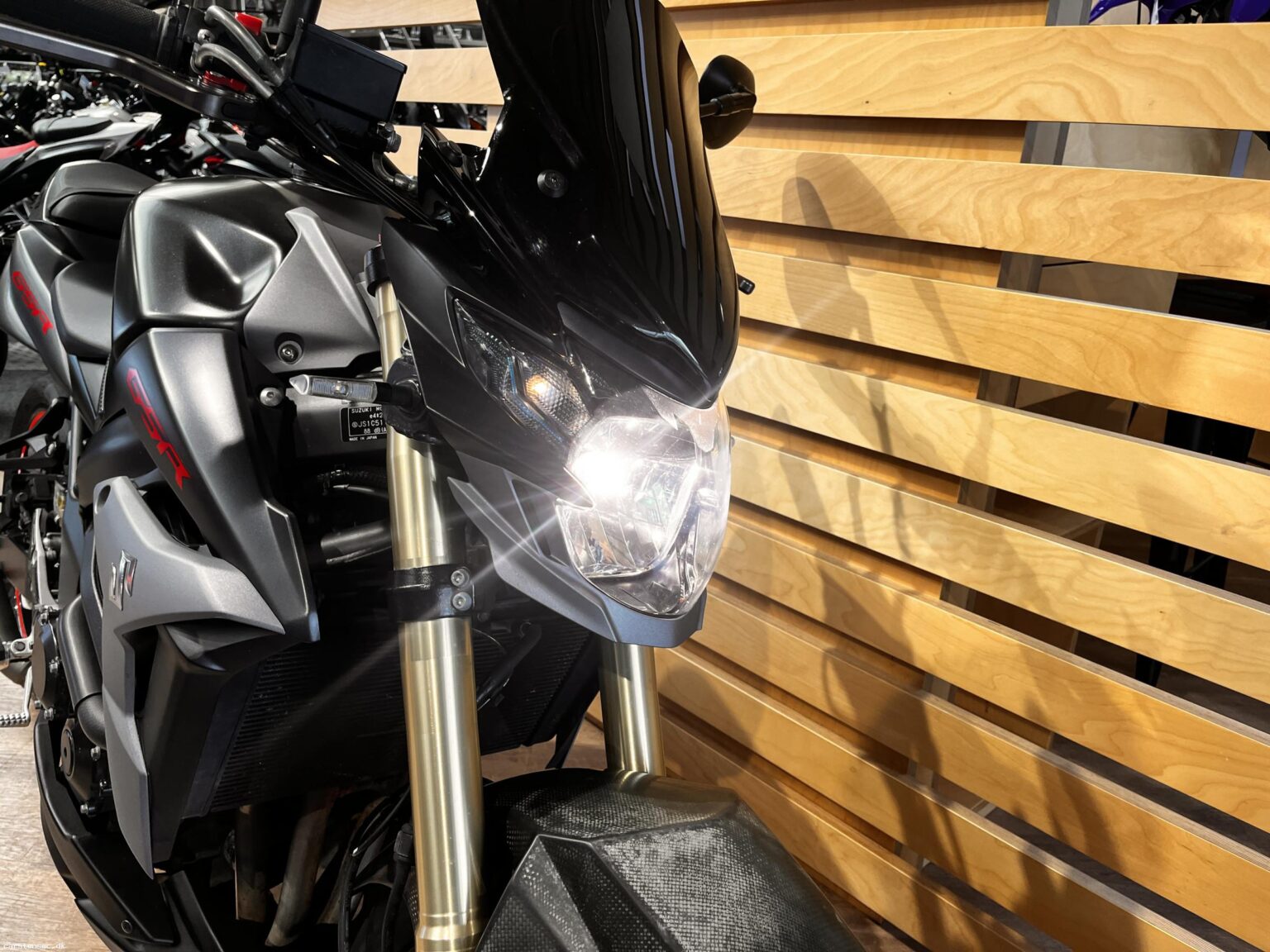 Suzuki GSR 750