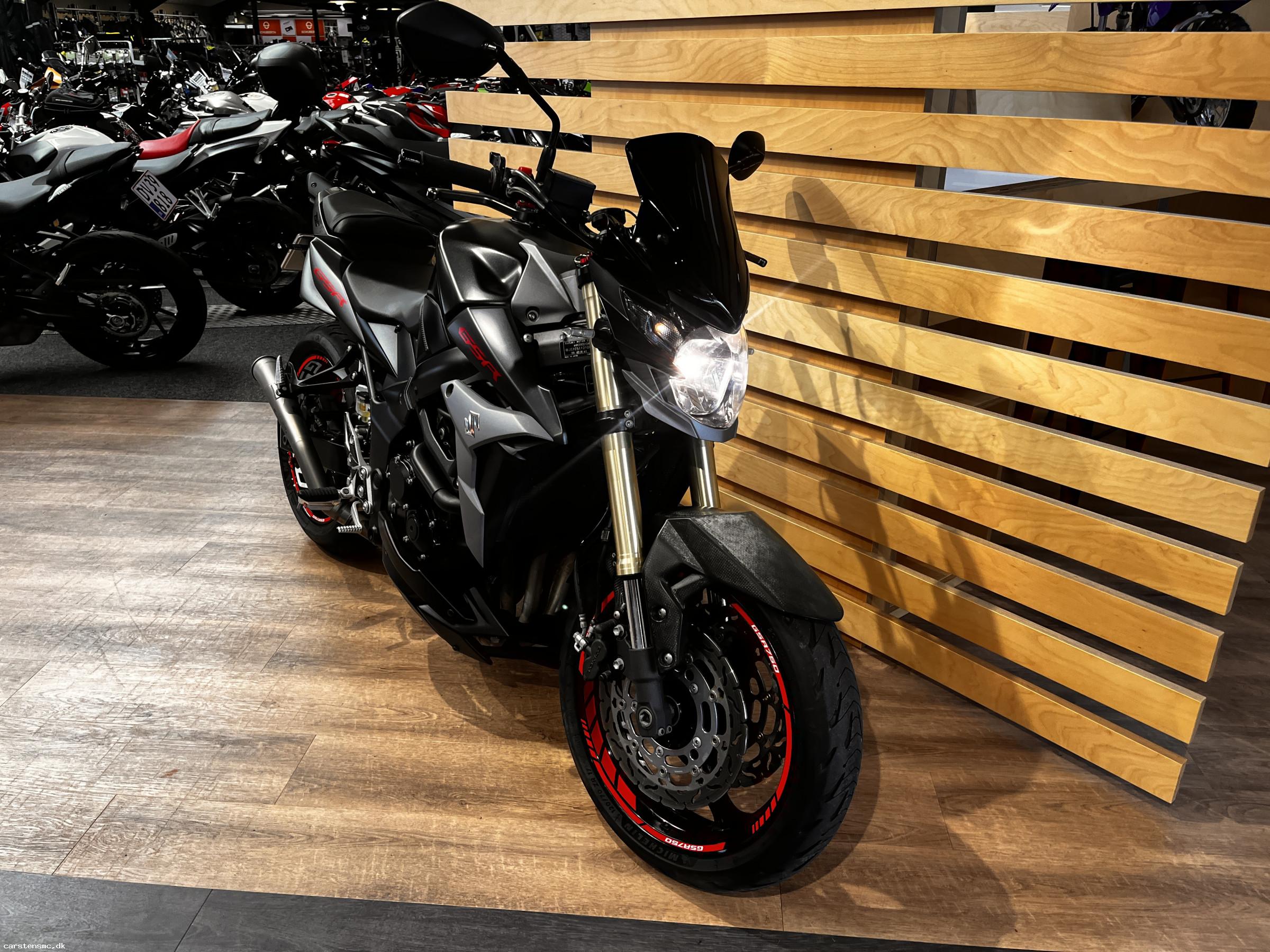 Suzuki GSR 750