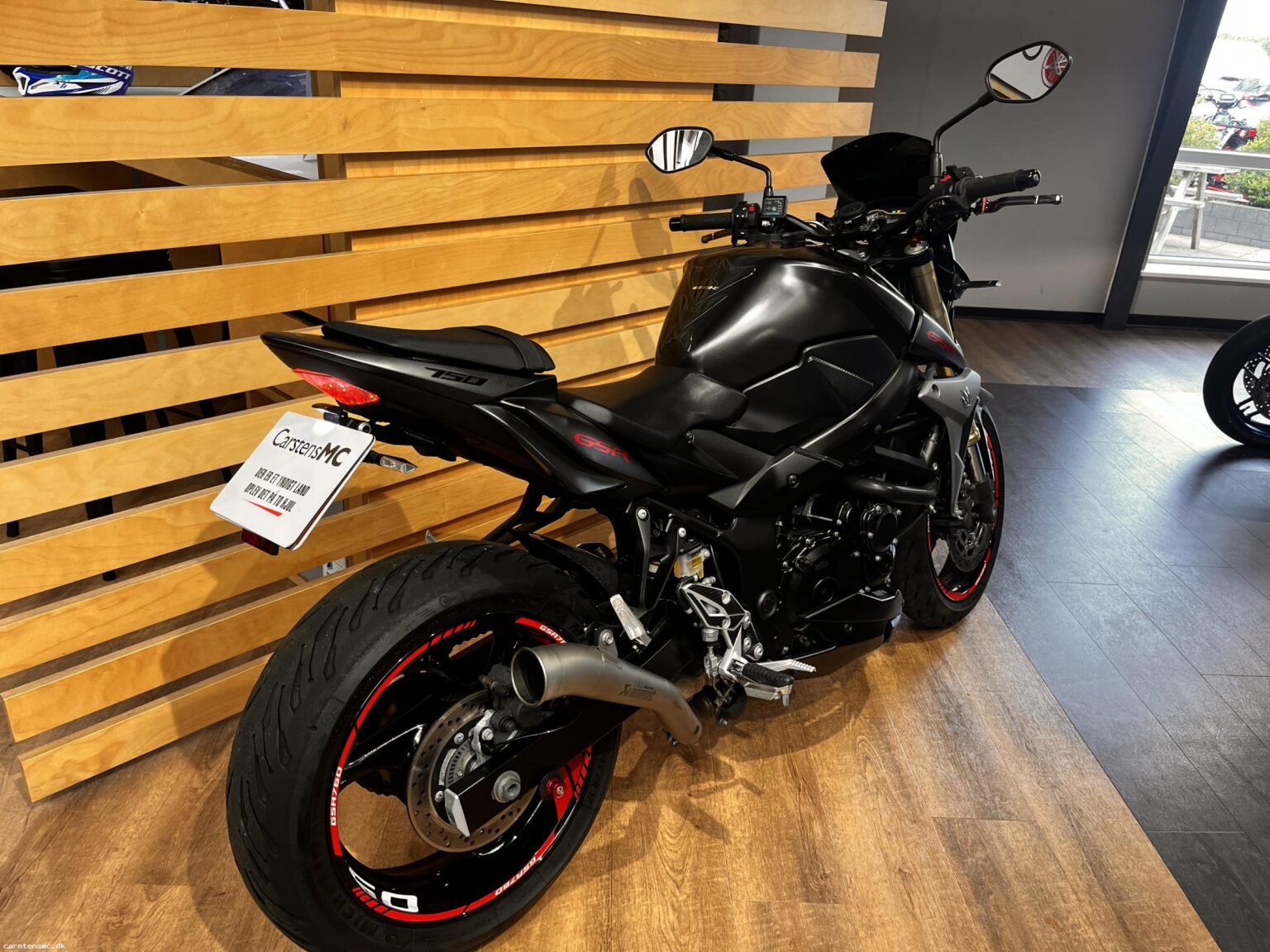 Suzuki GSR 750