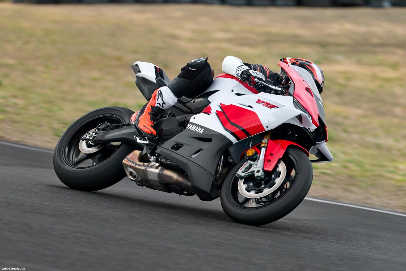 Yamaha YZF R9