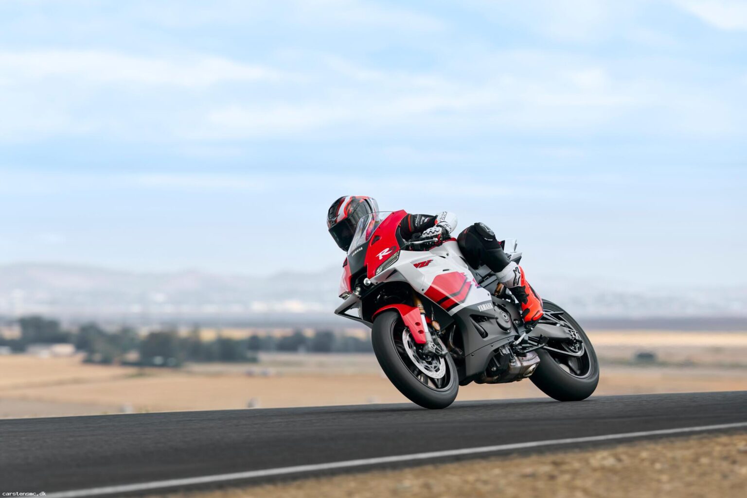 Yamaha YZF R9