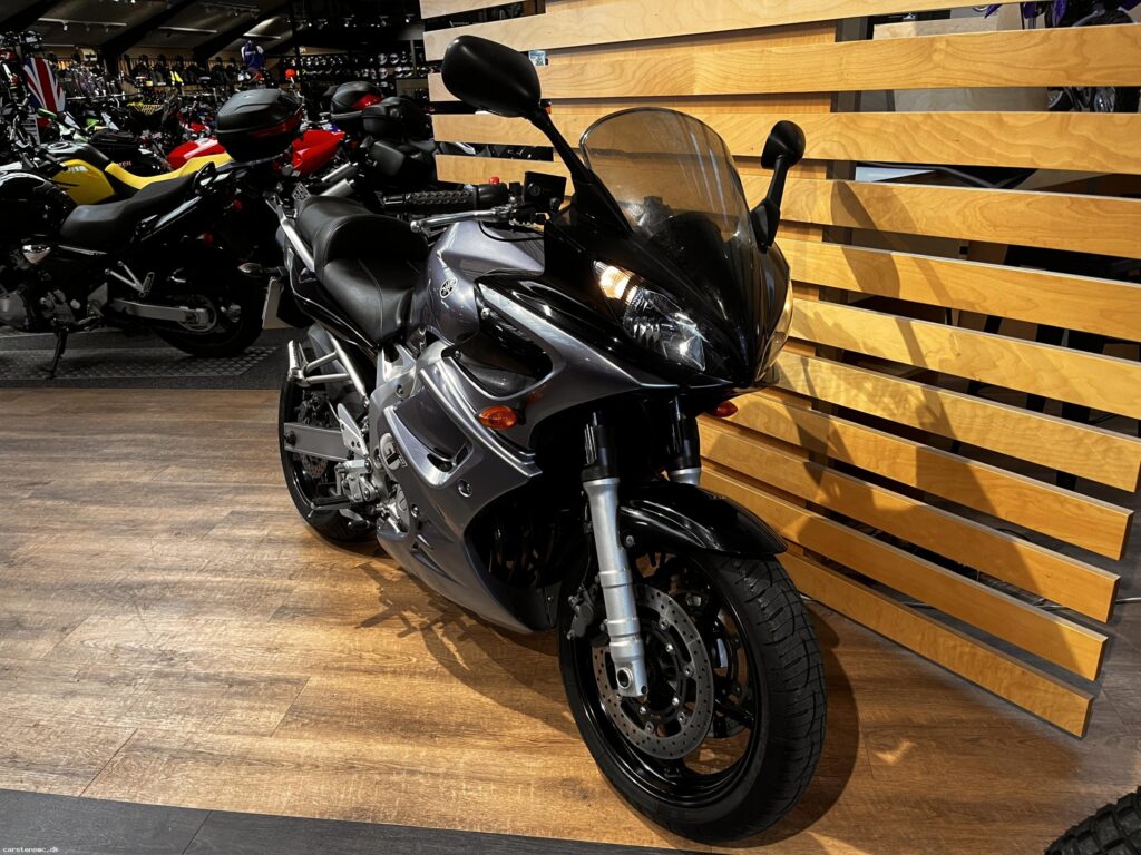 Yamaha FZ6