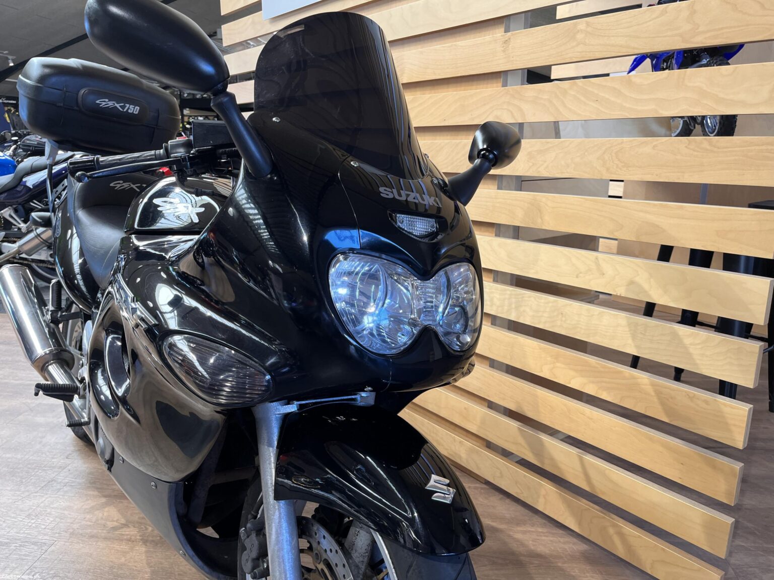 Suzuki GSX 750 F