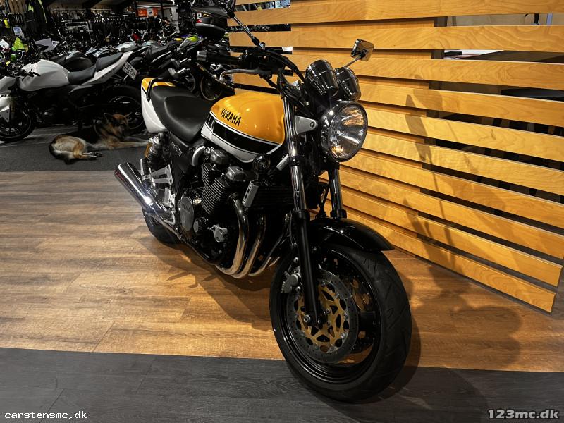 Yamaha XJR 1200